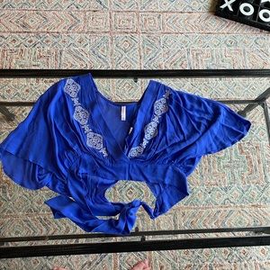 Women's Short Sleeve V-Neck Embroidered Wrap Cropped Top